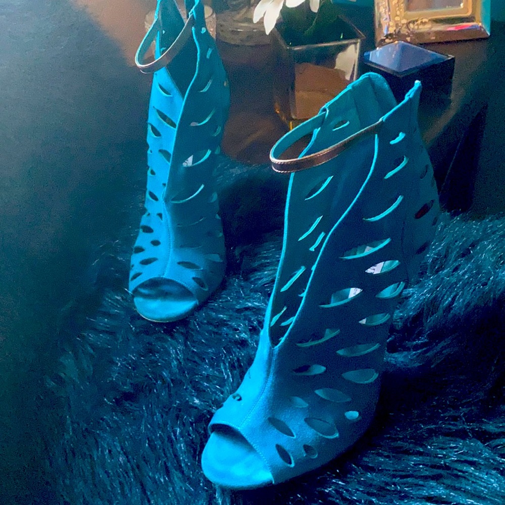 Jimmy Choo beautiful open toe turquoise heels.